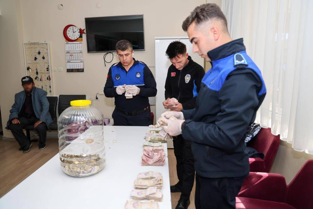 Trenle il il gezen dilenci Konya’da tüm paralarını zabıtaya kaptırdı 3